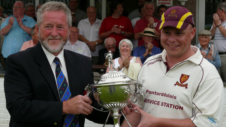 Presentation of the Dan Radcilffe Cup